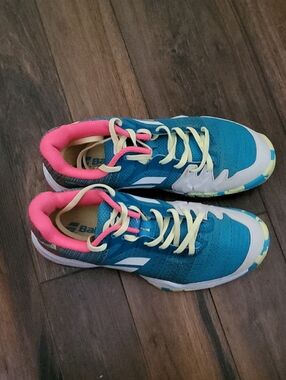 EUC Tennis Sneakers Babolar Size US 7